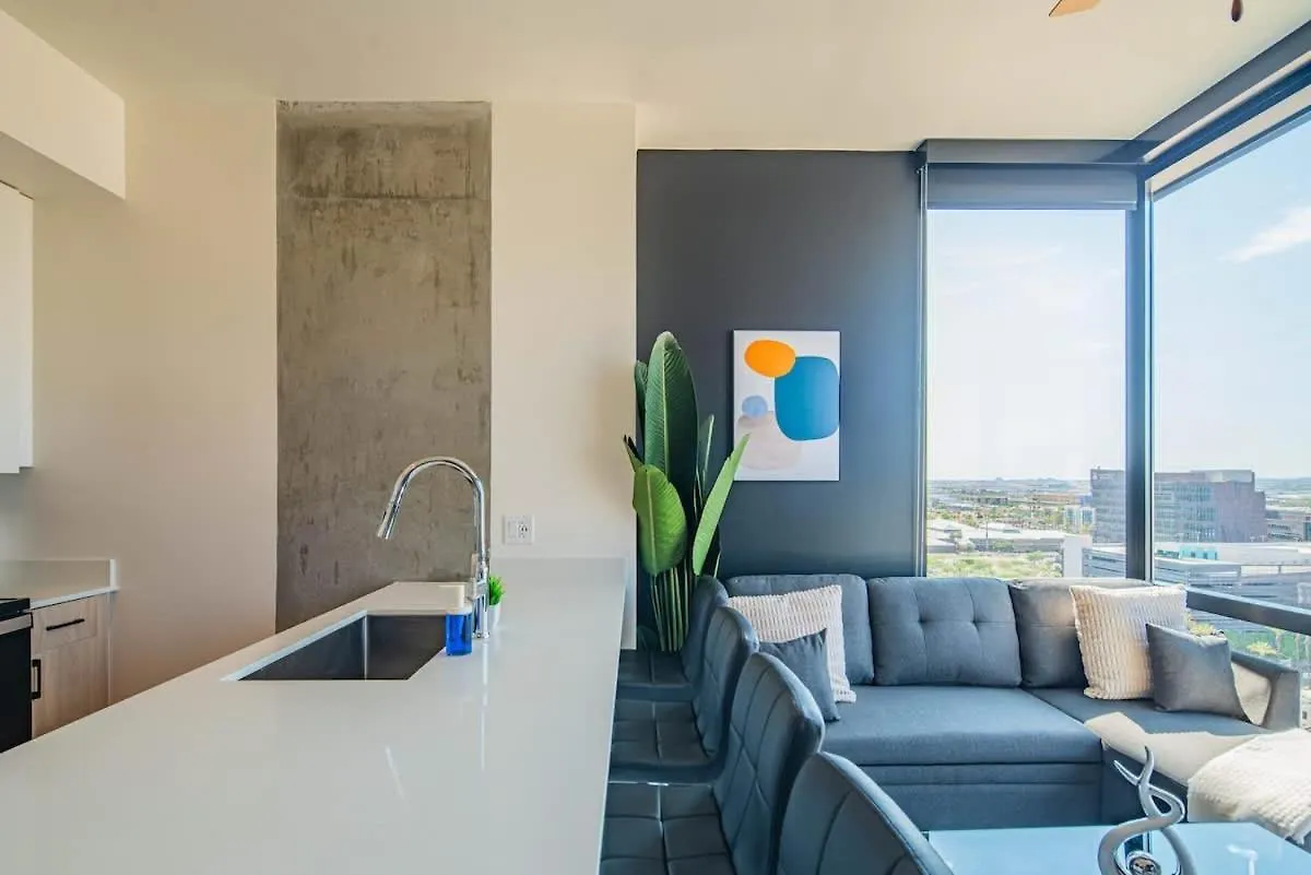 Blissful 1Bd - Dt, Pool, Gym, Parking, High Rise Apartment Phoenix