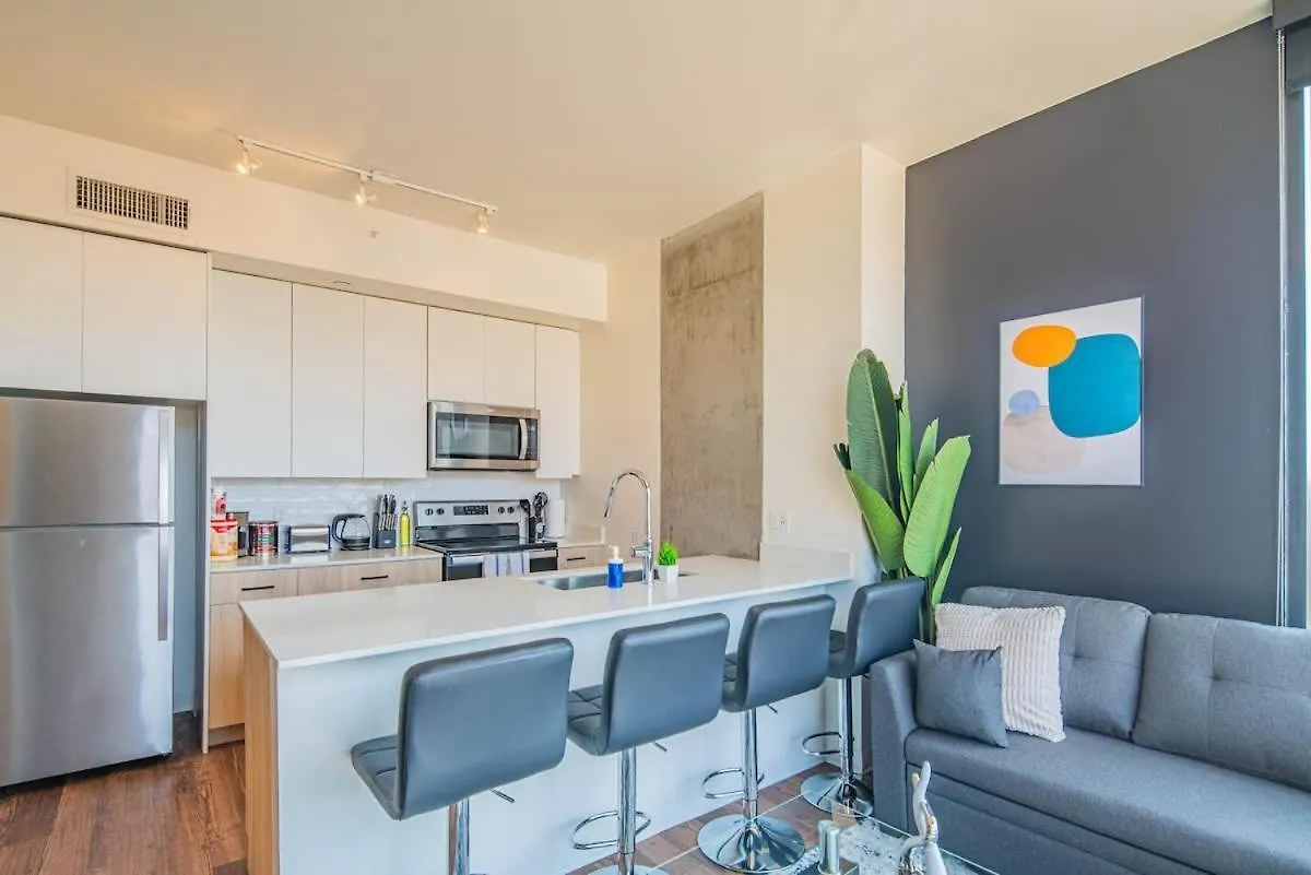 Blissful 1Bd - Dt, Pool, Gym, Parking, High Rise Apartment Phoenix