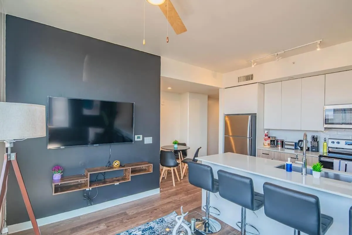 Blissful 1Bd - Dt, Pool, Gym, Parking, High Rise Apartment Phoenix