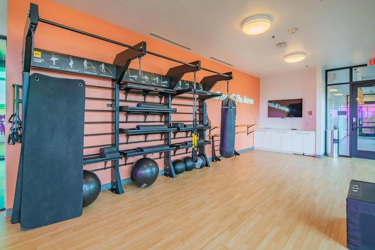 Blissful 1Bd - Dt, Pool, Gym, Parking, High Rise Apartment Phoenix