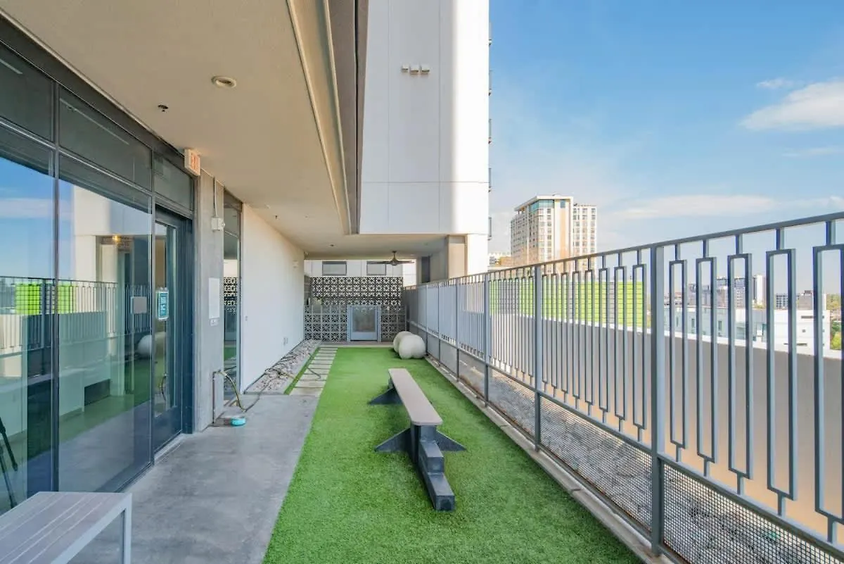 Blissful 1Bd - Dt, Pool, Gym, Parking, High Rise Apartment Phoenix