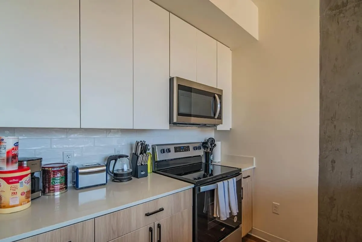 Blissful 1Bd - Dt, Pool, Gym, Parking, High Rise Apartment Phoenix
