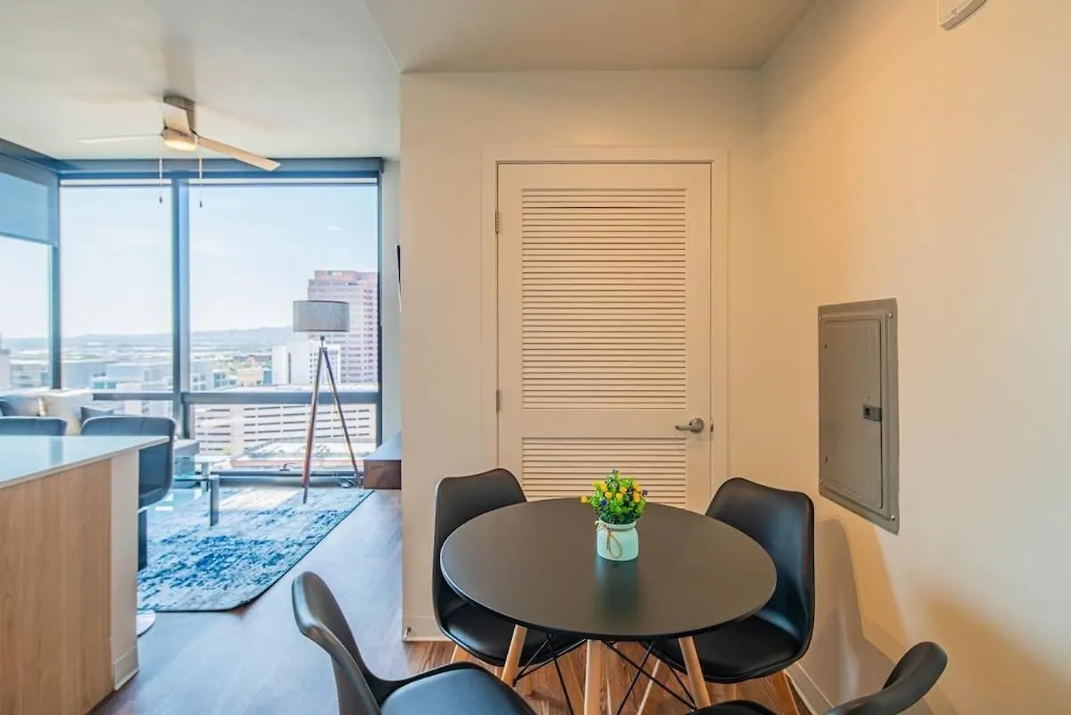 Blissful 1Bd - Dt, Pool, Gym, Parking, High Rise Apartment Phoenix
